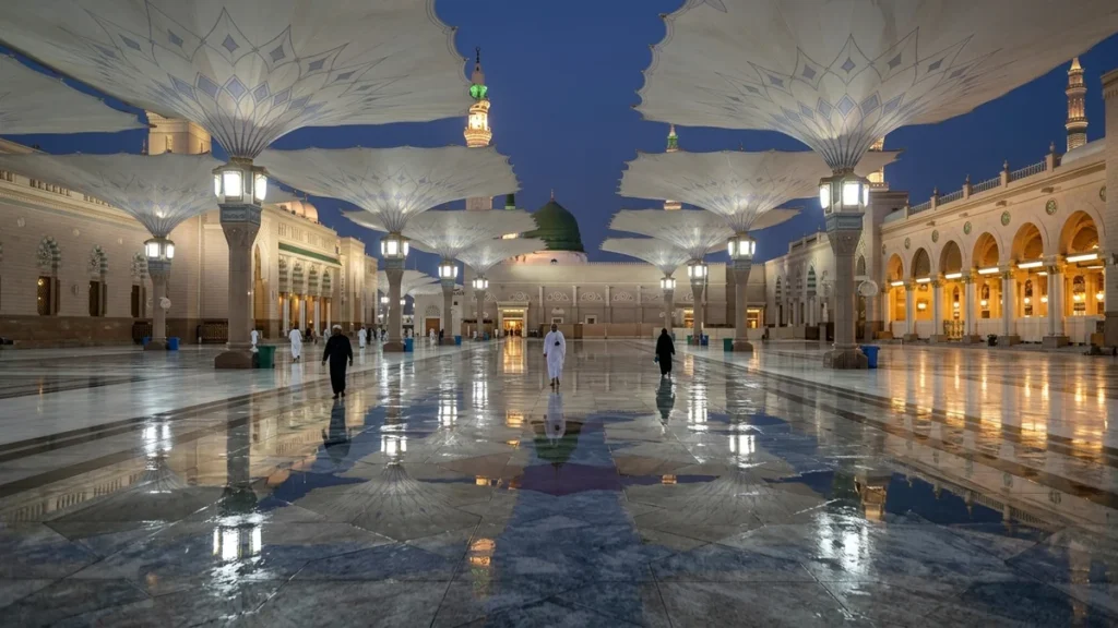 Madinah madinah courtyard reflections for January 4 Star 7 Nights Umrah Packages