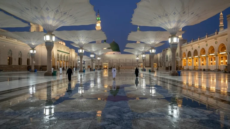 Madinah madinah courtyard reflections for January 4 Star 7 Nights Umrah Packages